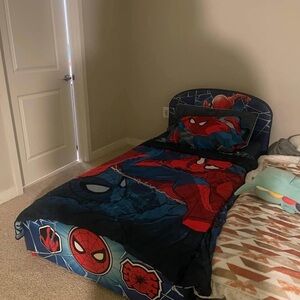 Spider-Man Themed Bedding Set - Blue and Red